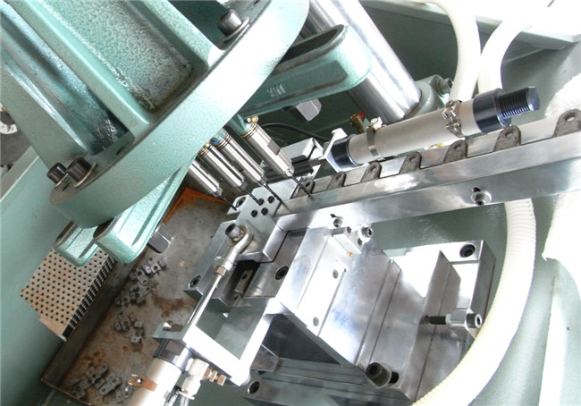 精品多軸攻牙機